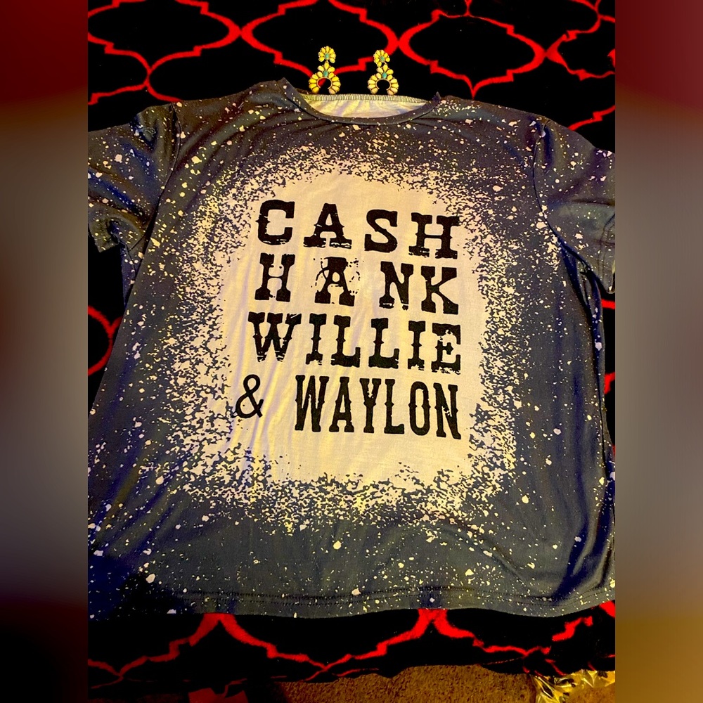 Super cute country boutique swag tshirt with earrings